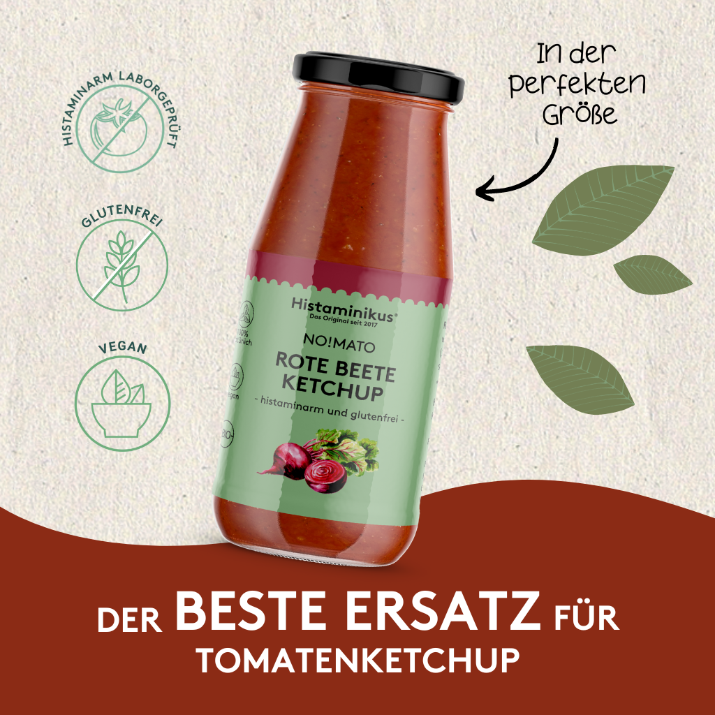 Abbildung einer Flasche NO!MATO Rote Beete Ketchup von Histaminikus. Hervorgehobene Merkmale: histaminarm laborgeprüft, glutenfrei, vegan. Begleittext: „Der beste Ersatz für Tomatenketchup“ und „In der perfekten Größe“. Dekorative grüne Blätter im Hintergrund.