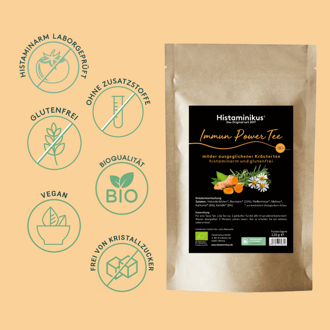 Produktabbildung des Immun Power Tees in brauner Aromaschutzverpackung mit schwarzem Etikett und Kräutermotiv. Daneben sechs grüne Icons mit den Vorteilen: histaminarm laborgeprüft, ohne Zusatzstoffe, glutenfrei, Bioqualität, vegan und frei von Kristallzucker. Hintergrundfarbe in sanftem Orangeton.