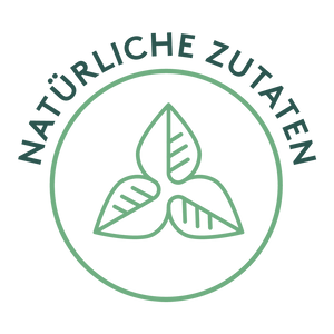 Grünes Rundsiegel mit der Aufschrift „NATÜRLICHE ZUTATEN“. In der Mitte sind drei stilisierte Blätter dargestellt, die für die Verwendung unverarbeiteter, pflanzlicher Zutaten stehen.