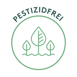 Grünes Rundsiegel mit der Aufschrift „PESTIZIDFREI“. In der Mitte ein stilisiertes Pflanzensymbol mit einem durchgestrichenen Sprühgerät, das für den Verzicht auf chemisch-synthetische Pflanzenschutzmittel steht.
