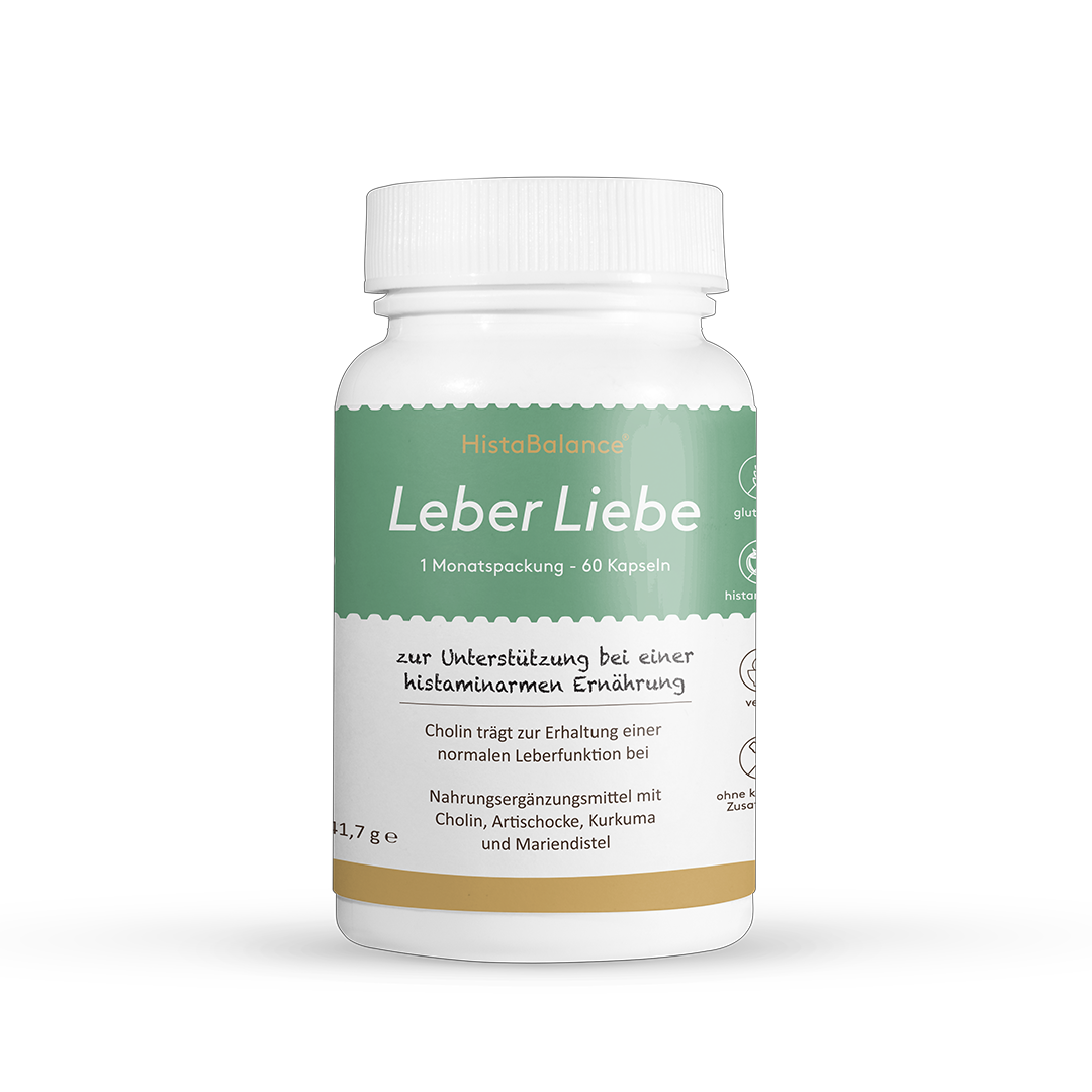 Dose mit weiß-grünem Etikett und dem Schriftzug „Leber Liebe“. Nahrungsergänzungsmittel von HistaBalance zur Unterstützung bei histaminarmer Ernährung. Enthält Cholin, Artischocke, Kurkuma und Mariendistel. 1 Monatspackung mit 60 Kapseln.