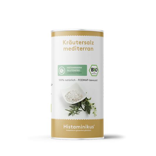 Weiße Gewürzdose mit goldenem Deckelrand und der Aufschrift „Kräutersalz mediterran“. Darunter ein Etikett mit den Aufschriften „Histaminarm glutenfrei – Laborgeprüft“ und „Bio“. In der Mitte ein Bild mit Schälchen voll Kräutersalz, darunter frische mediterrane Kräuter. Unten goldener Bereich mit dem Logo von Histaminikus.