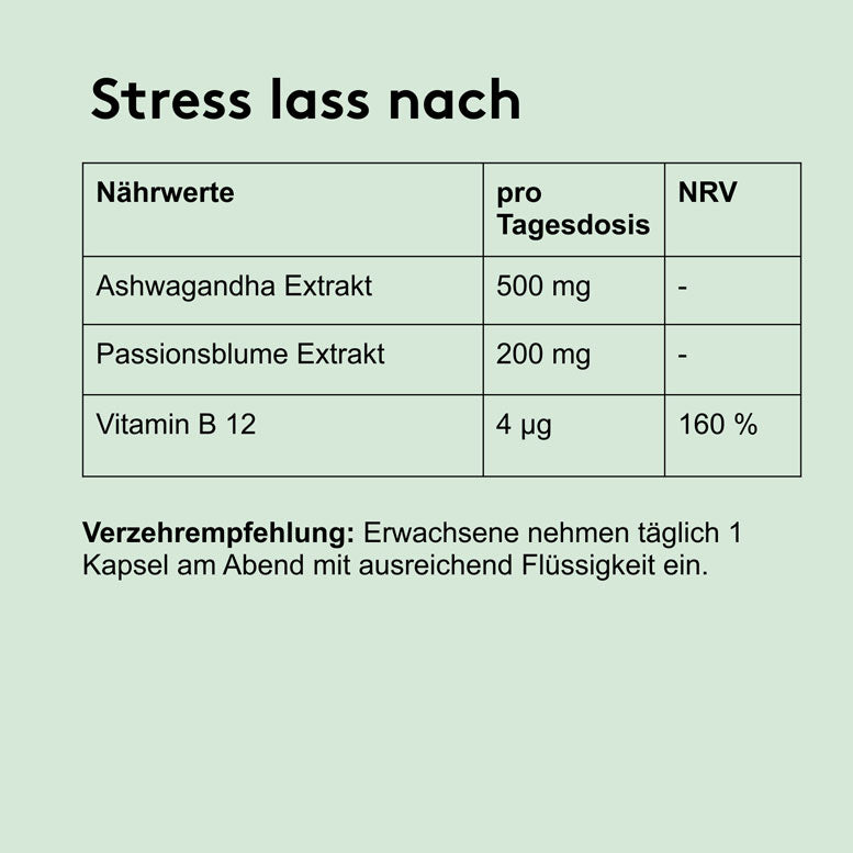Grafik mit Nährwerttabelle zum Produkt „Stress lass nach“. Enthaltene Wirkstoffe pro Tagesdosis: 500 mg Ashwagandha-Extrakt, 200 mg Passionsblumen-Extrakt und 4 µg Vitamin B12 (160 % des NRV). Darunter die Verzehrempfehlung: „Erwachsene nehmen täglich 1 Kapsel am Abend mit ausreichend Flüssigkeit ein.“