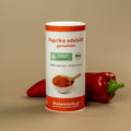 Dose „Paprika edelsüß gemahlen“ von Histaminikus in Nahaufnahme vor beige-braunem Hintergrund, im Vordergrund eine frische rote Paprika.
Auf der Dose: grüne Label „histaminarm, glutenfrei, laborgeprüft“ sowie BIO-Siegel
Darunter ein Schälchen mit Paprikapulver und Holzlöffel
Text: „100 % natürlich • histaminarm“
Unten: Marke Histaminikus – histaminfrei glutenfrei glücklich