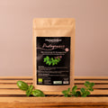 Tüte Pastagewürz mit Basilikum und Oregano im Vordergrund