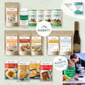 Produktübersicht mit vielen Artikeln aus dem Histaminikus-Sortiment auf hellem Hintergrund. Zu sehen sind Standbodenverpackungen, Gewürzdosen, ein Nahrungsergänzungsmittel, eine Flasche Verjus, ein Rezeptheft und eine Gratisdose „Histamin-Hero“. Zentrale Aufschrift „-7 % RABATT“ und „70 REZEPTE – Praktische Tipps & Tricks“.