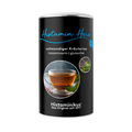 Schwarze Teedose mit der Aufschrift „Histamin Hero – vollmundiger Kräutertee“, darunter „histaminarm | glutenfrei“. In der Mitte ein rundes Foto mit dampfender Tasse Kräutertee auf einem Holzuntergrund, daneben zwei kleine Pflanzenabbildungen.