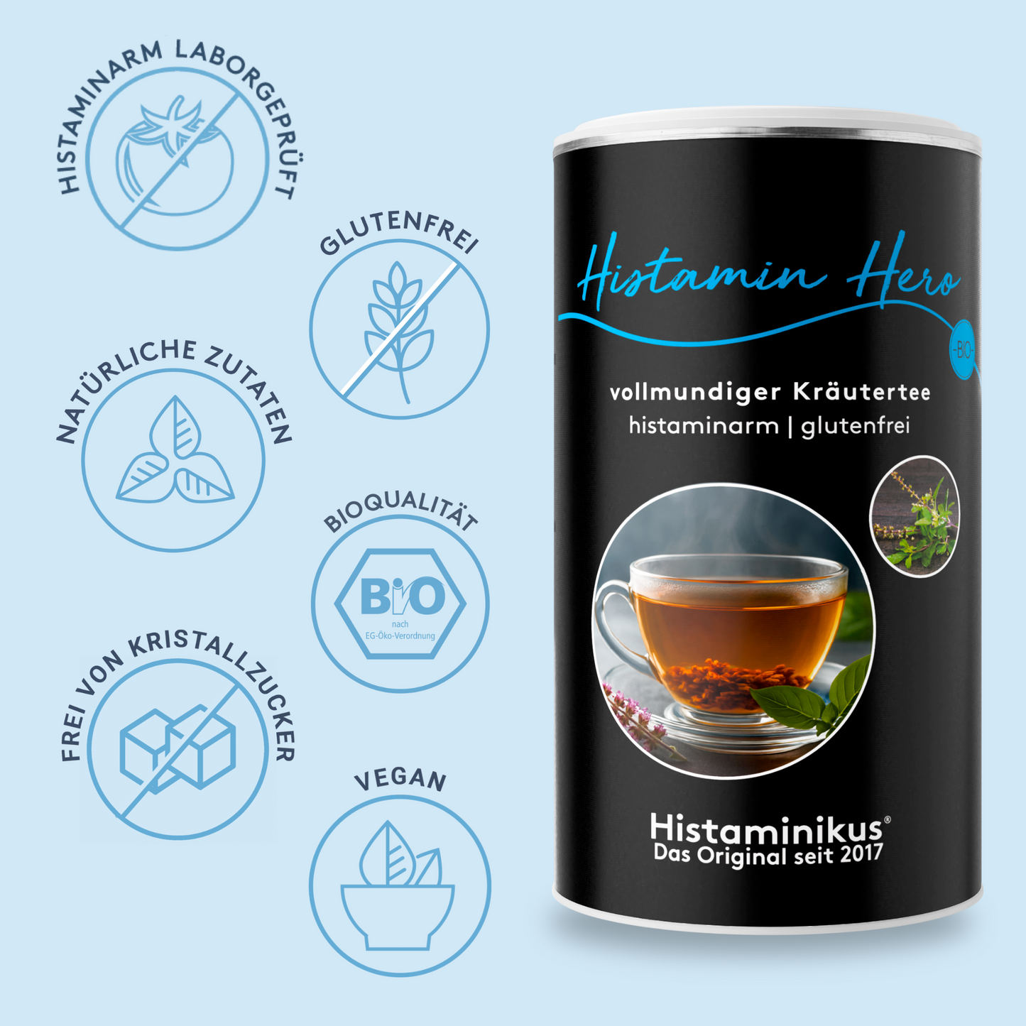 Dose „Histamin Hero“ mit der Aufschrift „vollmundiger Kräutertee – histaminarm | glutenfrei“ und einem Bild einer dampfenden Tasse Tee. Daneben sechs kreisförmige Symbole mit den Aussagen: „Histaminarm laborgeprüft“, „Glutenfrei“, „Natürliche Zutaten“, „Bioqualität“, „Frei von Kristallzucker“ und „Vegan“.