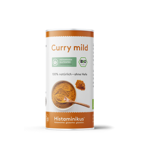 Weiße Gewürzdose mit orangefarbenem Deckel und Etikett „Curry mild“. Aufschrift: 100 % natürlich, ohne Hefe, histaminarm, glutenfrei, Bio. Abbildung von Currypulver mit Holzlöffel.