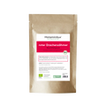 Braune Nachfüllpackung mit weiß-rotem Etikett. Produktname „roter Drachenzähmer – Nachfüllpack“ in kräftigem Rot, darunter „histaminarm und glutenfrei“. Ein kurzer Infotext beschreibt den Tee als wohltuend und beruhigend während der Periode. Aufgelistet sind die Zutaten: Frauenmantelkraut, grüner Rooibos, Kamillenblüten. BIO-Siegel und Laborgeprüft-Symbol am unteren Rand des Etiketts.