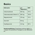 Tabelle mit Nährwertangaben des Produkts „Basics“. Spalten: „Nährwerte“, „pro Tagesdosis“, „NRV“.
Enthalten sind:
– Calciumcarbonat: 603 mg, 75 % NRV
– Calciumascorbat (Vitamin C): 600 mg, 750 % NRV
– Magnesiumoxid: 270 mg, 72 % NRV
– Quercetin: 99 mg, kein NRV 
– Kupfergluconat: 0,9 mg, 90 % NRV
Darunter Verzehrempfehlung: Erwachsene nehmen täglich 3×1 Kapsel mit ausreichend Flüssigkeit zu den Mahlzeiten ein.
