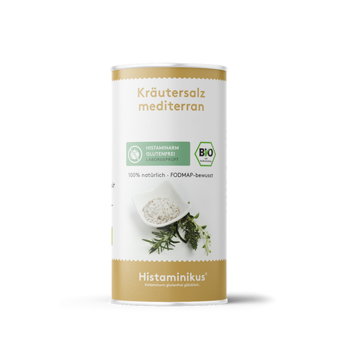 Weiße Gewürzdose mit goldenem Deckelrand und der Aufschrift „Kräutersalz mediterran“. Darunter ein Etikett mit den Aufschriften „Histaminarm glutenfrei – Laborgeprüft“ und „Bio“. In der Mitte ein Bild mit Schälchen voll Kräutersalz, darunter frische mediterrane Kräuter. Unten goldener Bereich mit dem Logo von Histaminikus.